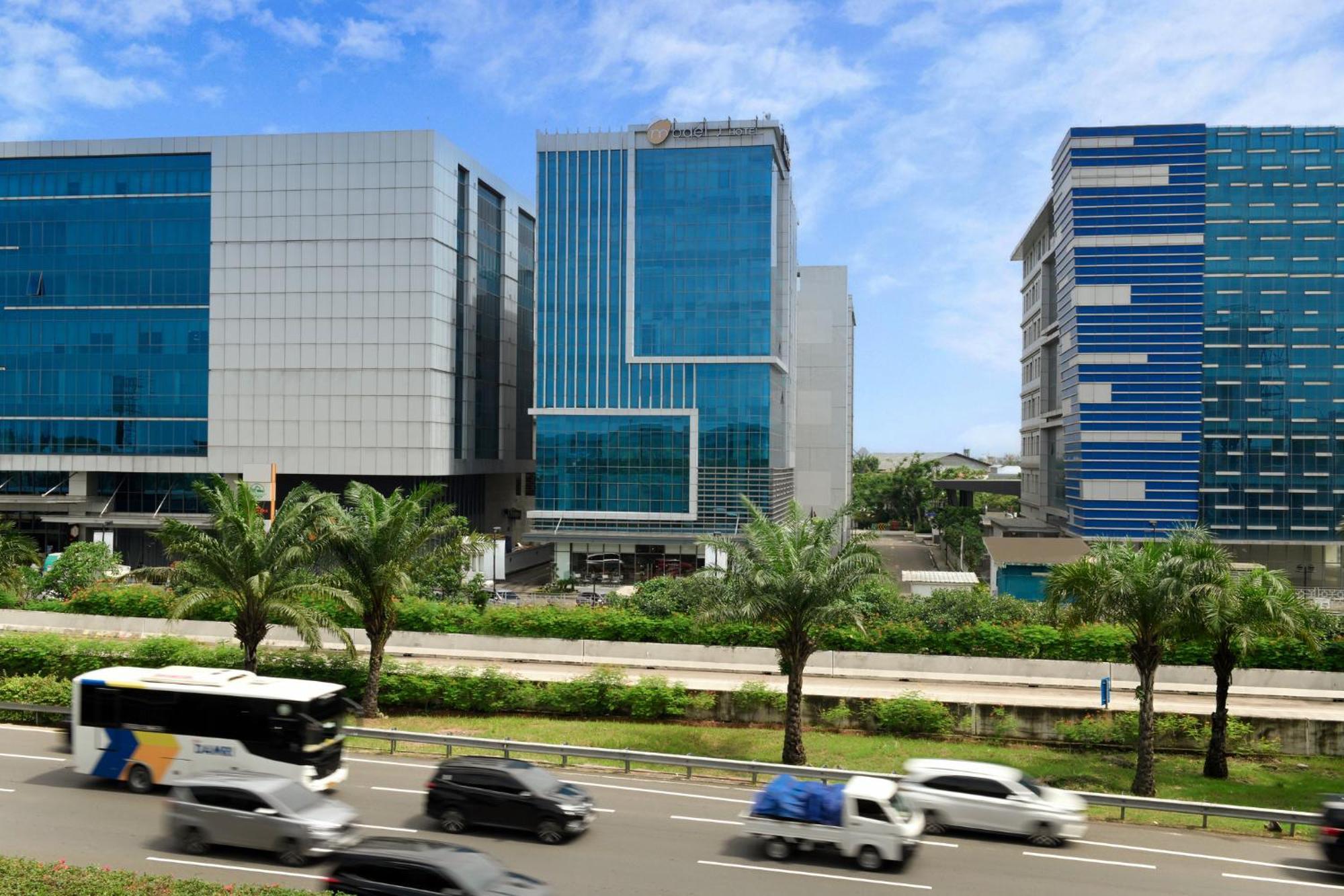 Model J Hotel Jakarta Soekarno - Hatta Airport Tangerang Extérieur photo