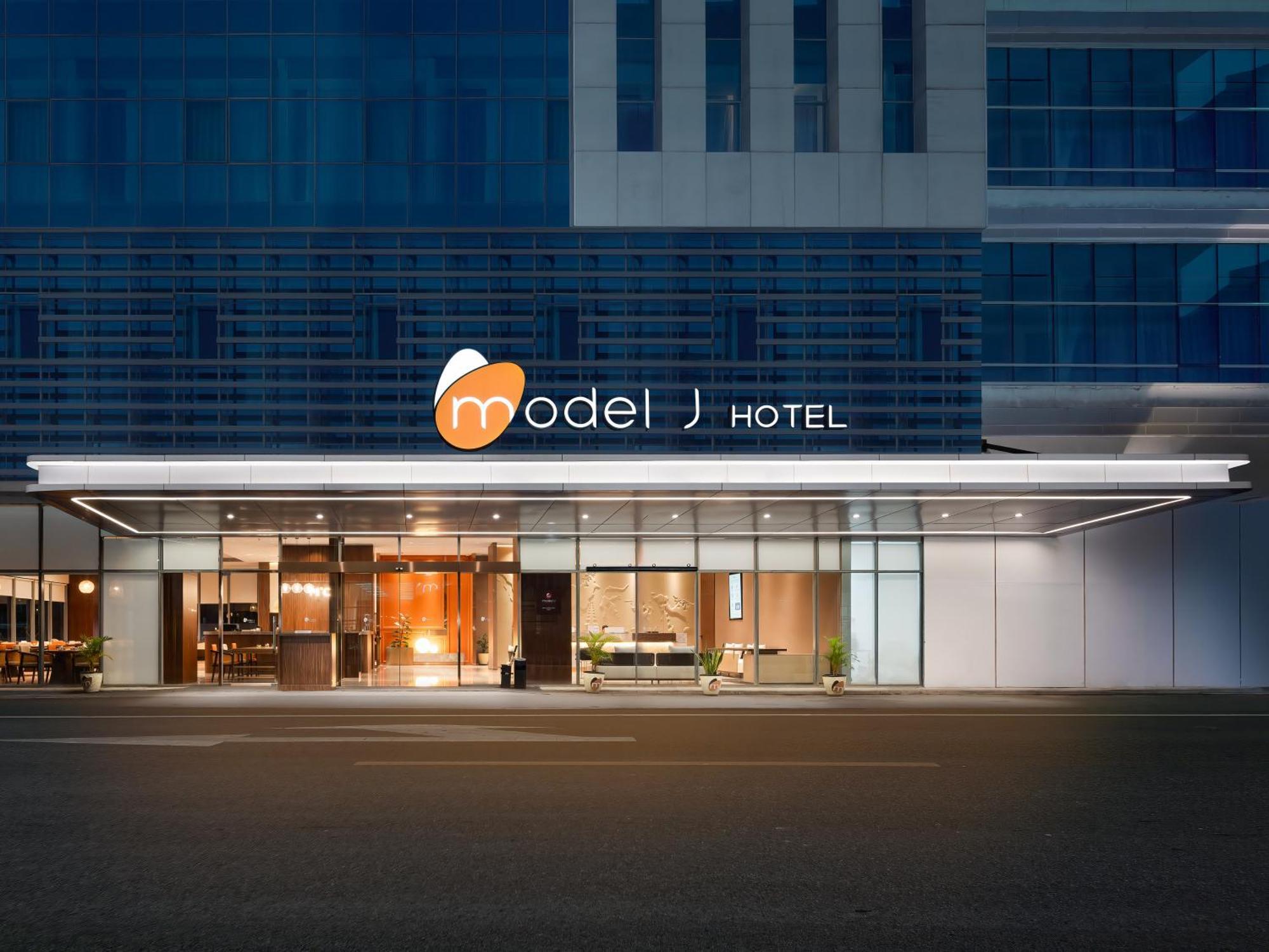 Model J Hotel Jakarta Soekarno - Hatta Airport Tangerang Extérieur photo