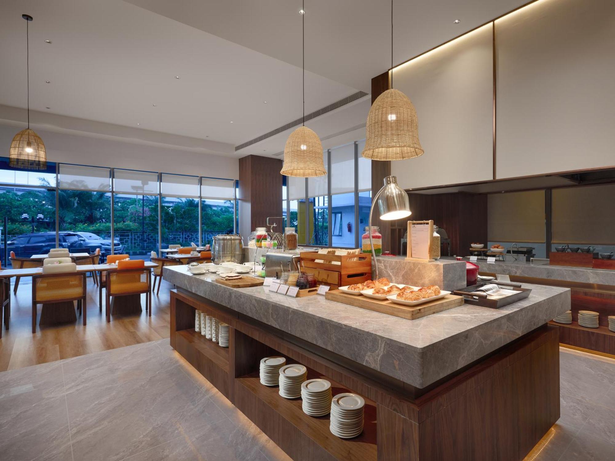 Model J Hotel Jakarta Soekarno - Hatta Airport Tangerang Extérieur photo