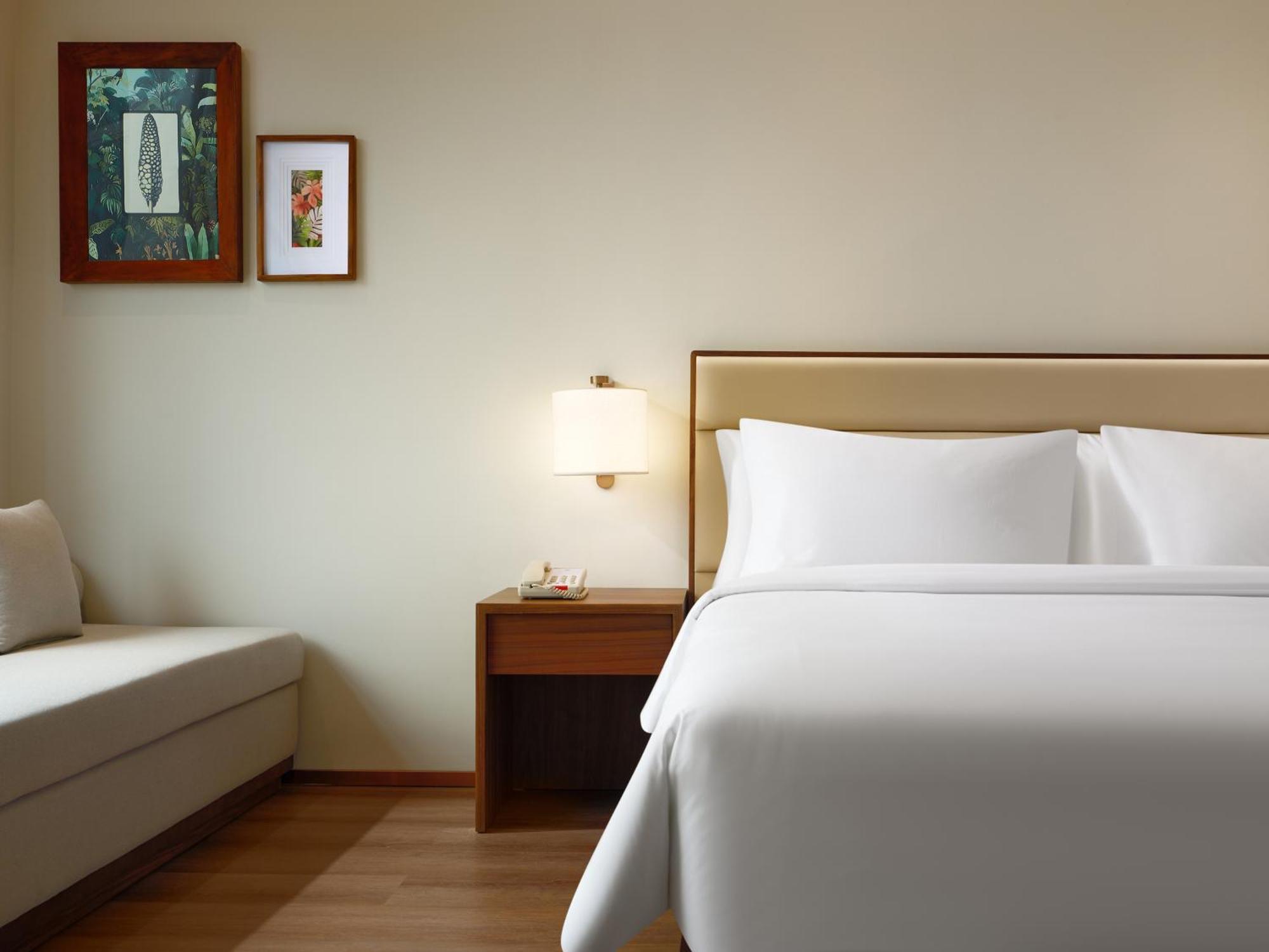 Model J Hotel Jakarta Soekarno - Hatta Airport Tangerang Extérieur photo